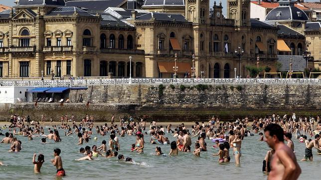 Sanidad ofrece consejos para evitar los estragos del calor
