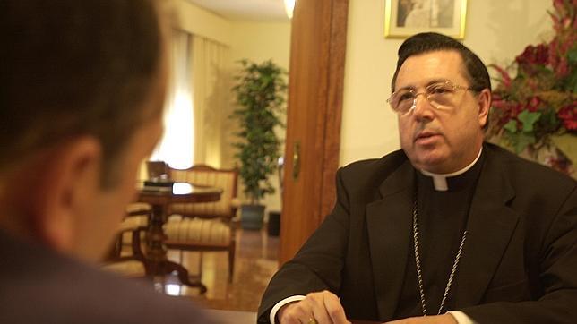 El arzobispo castrense afirma que la Iglesia no cierra la puertas a las familias desahuciadas