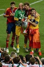 España homenajea a Miki Roqué, Preciado, Jarque y Puerta en la celebración de la Eurocopa