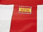 Así es la nueva camiseta del Atlético de Madrid para la temporada 2012-13