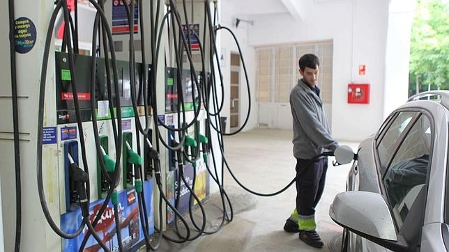 La gasolina española es la tercera más cara de la UE