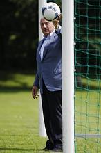 El fútbol aprueba el ojo de halcón y el chip inteligente para acabar con los goles fantasma