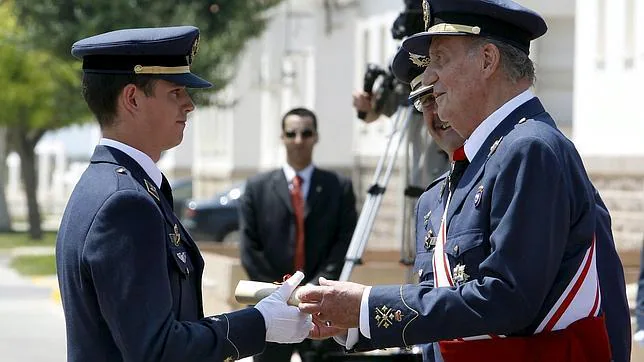 El Rey Preside La Entrega De Reales Despachos En La Academia General