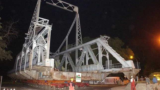 El «puente de hierro» lleva 20 años arrumbado