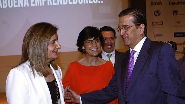 Báñez apuesta por incentivos laborales y fiscales para retrasar la jubilación