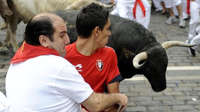 Sanfermines 2012: Veloz encierro de los Fuente Ymbro que «Infundio» retrasó en la plaza