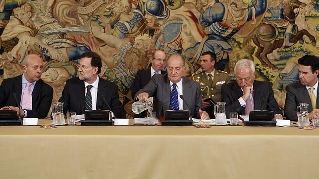 El Rey preside mañana uno de los Consejos de Ministros más difíciles