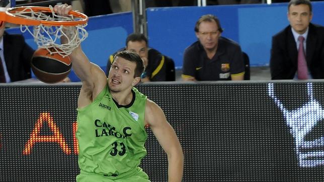 La crisis precipita una fuga de cerebros en la ACB