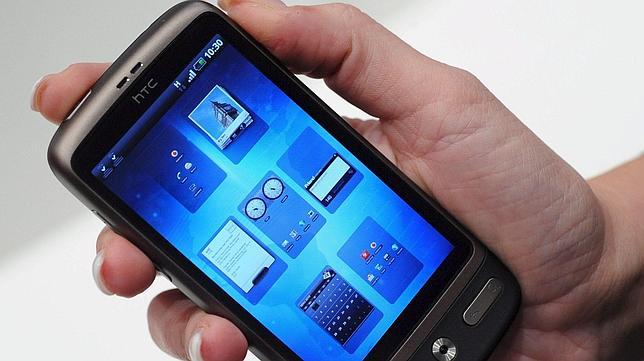 Diseñan una camiseta que podría servir para recargar el móvil