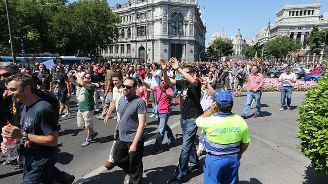 Los funcionarios vuelven a cortar el centro de Madrid para protestar por los recortes