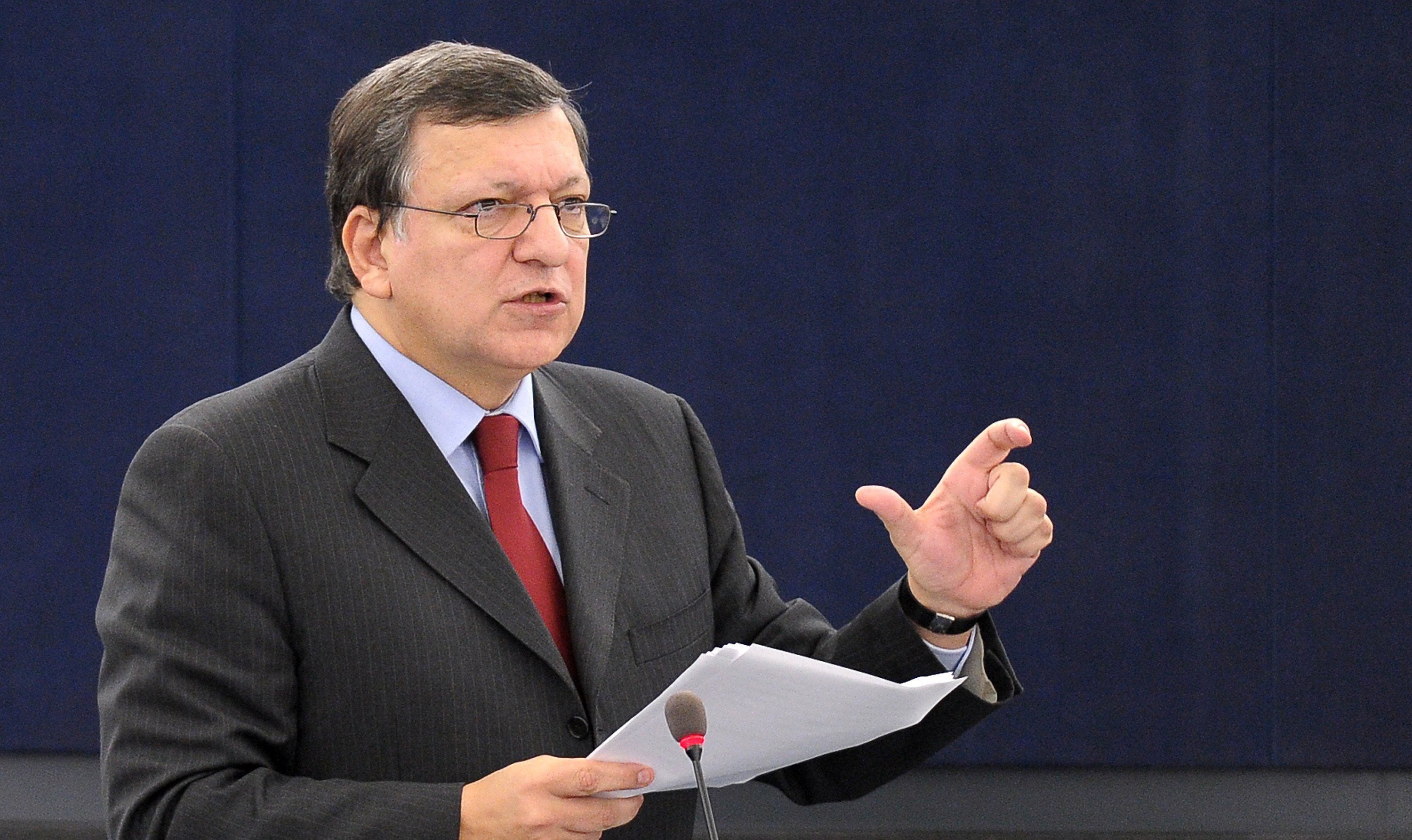 Economía aclara que la ayuda financiera está destinada «unicamente» a la banca