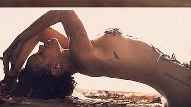 Rihanna sube la temperatura en Twitter