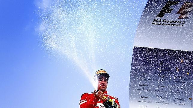 Alonso cruza el ecuador del Mundial con un liderato sólido