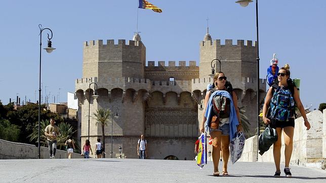 Más de 25 millones de turistas visitaron España hasta junio, un 2,9% más que en 2011