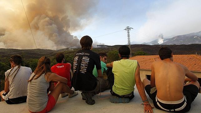 Un juez de Figueres abre diligencias por los dos incendios del Ampurdán