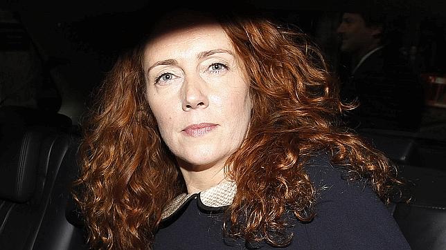 Rebekah Brooks y Andy Coulson, imputados por las escuchas ilegales