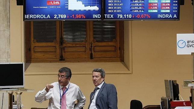 La prima de riesgo baja hasta los 611 puntos básicos, pero el bono sigue en el 7,4%