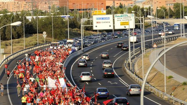 Cientos de trabajadores de Teletech marchan en defensa de los 650 empleos