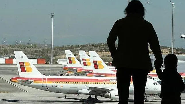 Iberia despide a 14 tripulantes de cabina por convocar huelga entre febrero y mayo