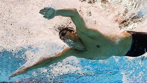 Phelps pierde el oro de los 200 mariposa en la última brazada