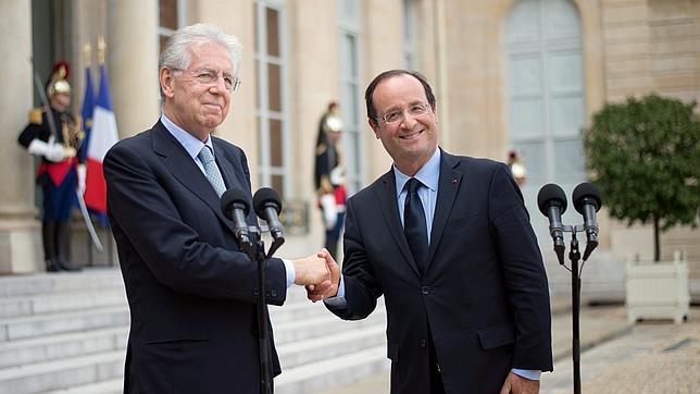 Monti y Hollande aseguran que no hay «ni un minuto» que perder para salvar el euro
