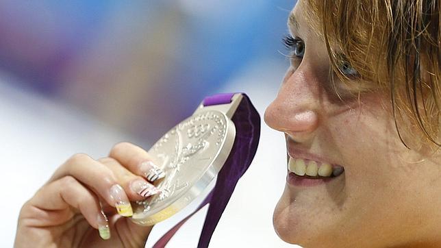 Londres 2012: Gasol, Nadal y Piqué felicitan a Mireia Belmonte en Twitter por la medalla de plata en natación