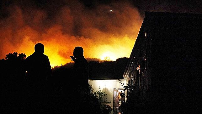 Un militar muerto y miles de hectáreas quemadas en un fin de semana trágico