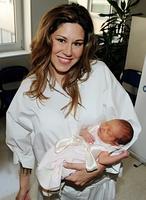 Tamara presenta a su hija Valentina