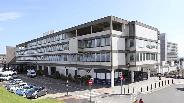 El esposo de Isabel II reacciona bien al tratamiento