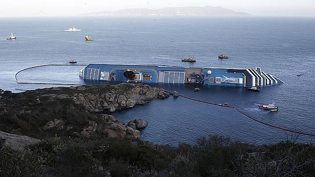 Los restos del «Costa Concordia», reclamo turístico para la isla italiana de Giglio