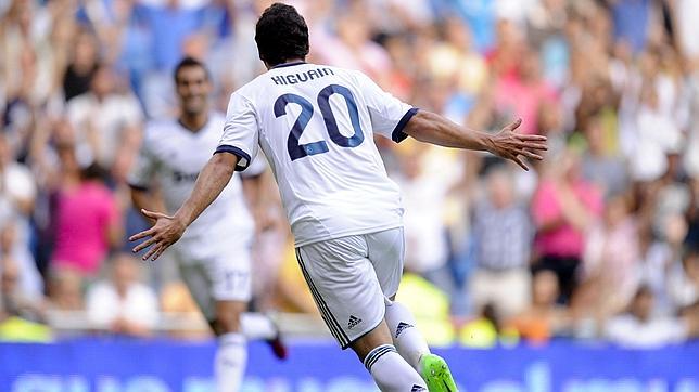 Higuaín siempre muerde