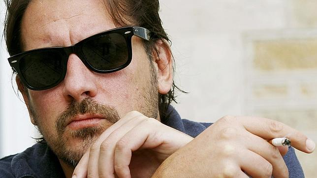 Ray Loriga: «Me encuentro como España, entre la desesperación y la muerte, pero riéndome todavía»