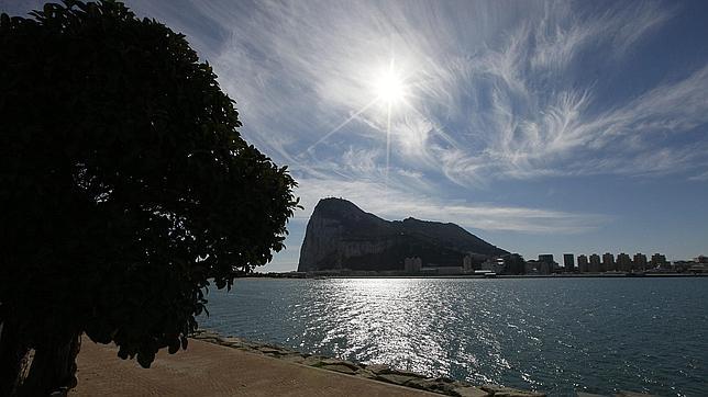 Bruselas pide cooperación entre Londres y Madrid para proteger las aguas próximas a Gibraltar