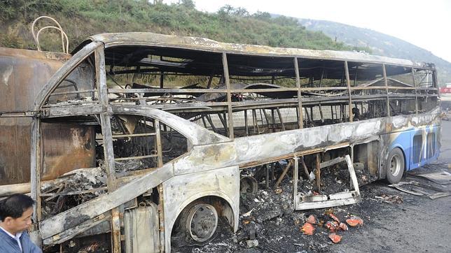 Al menos 36 muertos en China tras chocar un autobús con un camión que llevaba etanol