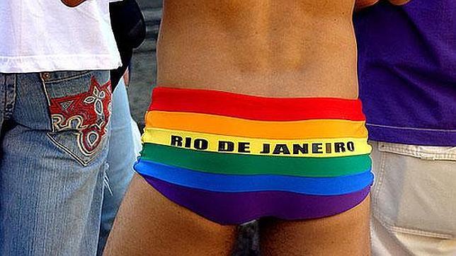 La «unión poligámica» de un hombre y dos mujeres genera gran polémica en Brasil