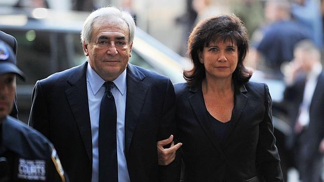 Anne Sinclair confirma su divorcio de Strauss Khan