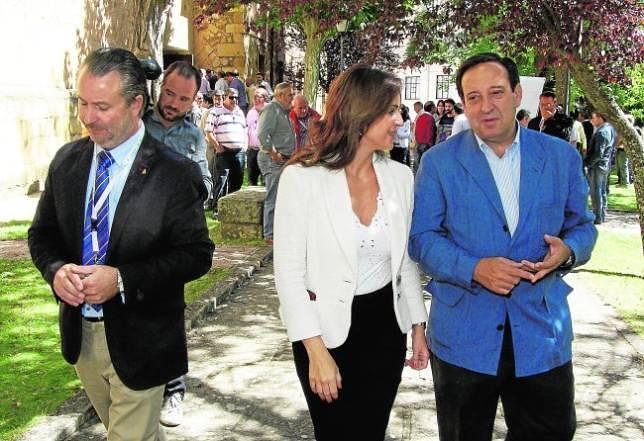 Dujo defiende una PAC «para los que nos subimos en el tractor»