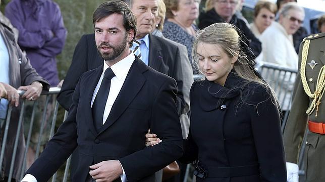 Stephanie de Lannoy, destrozada en el funeral de su madre