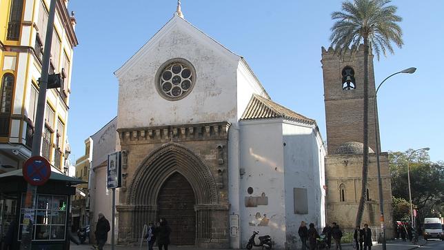 El obispo de Palencia pide a las familias que donen a Cáritas lo que se gastan en un invitado a una boda o comunión