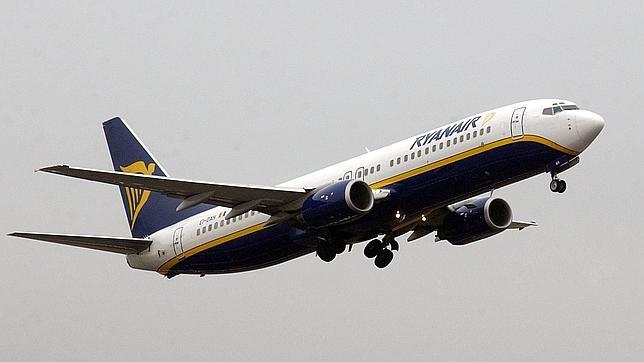 Un avión de Ryanair pide prioridad en Lanzarote tras quedarse «flojo de combustible»