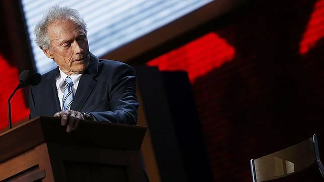 Clint Eastwood improvisó su discurso contra Obama