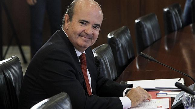 Zarrías llama al Gobierno «inepto» y a los ministros Montoro y Soria «patéticos»