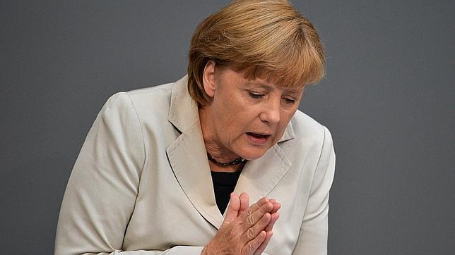 Merkel insiste en que las medidas del BCE sobre la deuda están condicionadas