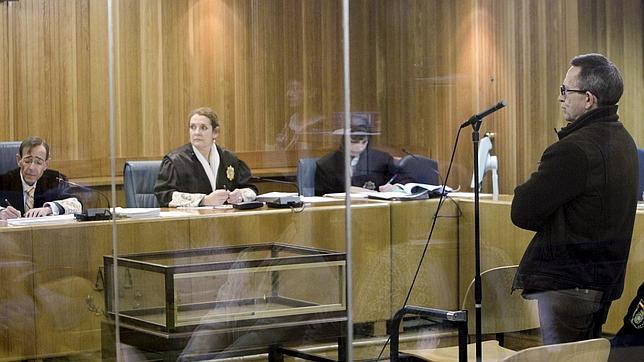 Juzgan a tres Grapo por colocar una bomba en un restaurante en 1998