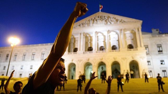 Manifestaciones sin precedentes en todo Portugal para protestar contra la austeridad