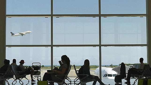 El Prat supera a Barajas en número de pasajeros