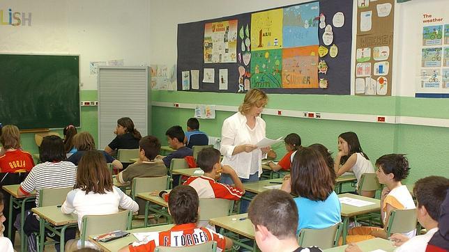 Las asociaciones de padres de alumnos exigen medios para comedores y libros