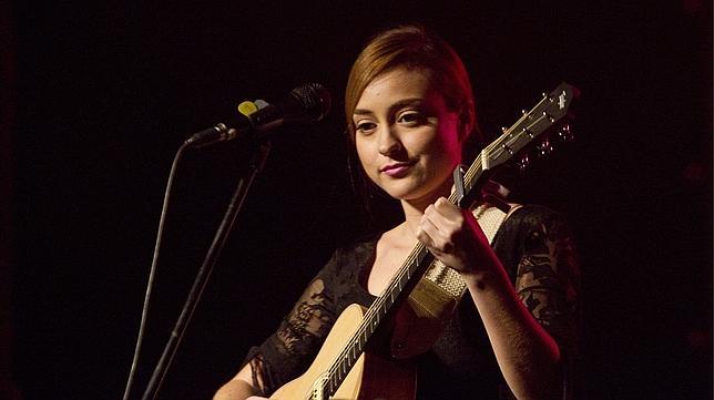 Russian Red cierra su cuenta de Twitter por una polémica