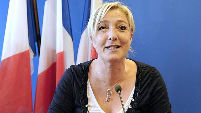 Marine Le Pen propone expulsar a todos los extremistas religiosos y prohibir la kipá y el niqab