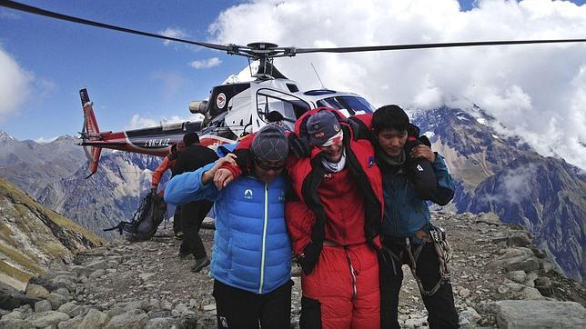 Un español entre los diez montañeros muertos por una avalancha en el Himalaya